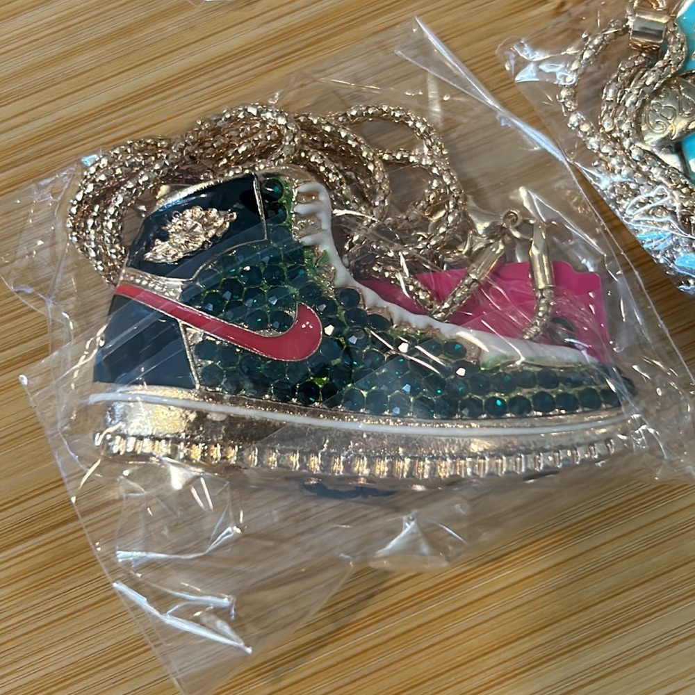 Rhinestone Bling Sneaker Shoe Necklace Pendants Nike Swoosh - Picture 8 of 12